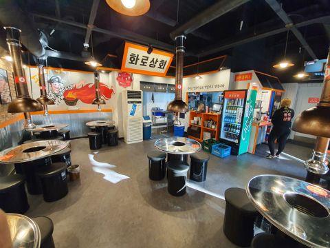 창천동 유동인구 많은 상권에 위치한 무한리필 고깃집