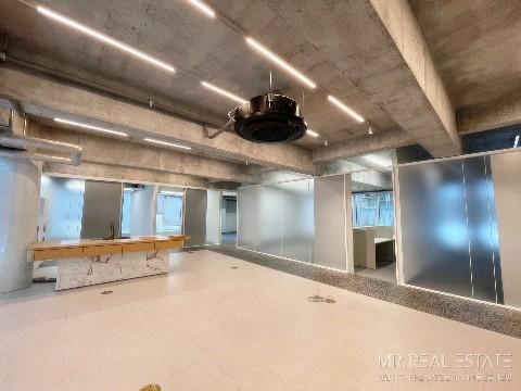 도산공원사거리.대로변건물.주차3대가능.A급인테리어