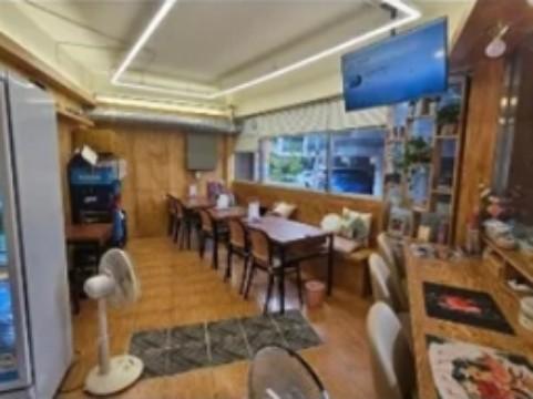 사거리 코너 마을버스 정류장 바로 앞